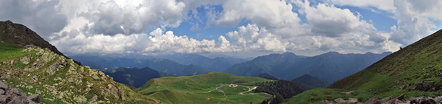 I Piani dell'Avaro scendendo dall Monte Avaro sul sent. 109A